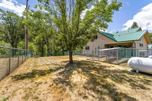 26268 Hwy 62, Trail, OR 97541 - Photo 25