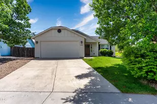 454 NE Spruce Ct, Redmond, OR 97756 - Photo 3