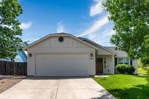 454 NE Spruce Ct, Redmond, OR 97756 - Photo 1