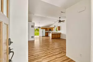 454 NE Spruce Ct, Redmond, OR 97756 - Photo 5