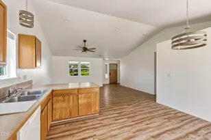 454 NE Spruce Ct, Redmond, OR 97756 - Photo 13