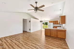 454 NE Spruce Ct, Redmond, OR 97756 - Photo 9