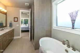 3087 NW Hidden Rdg Dr, Bend, OR 97703 - Photo 17