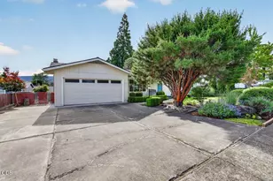 931 Mira Mar Ave, Medford, OR 97504 - Photo 3