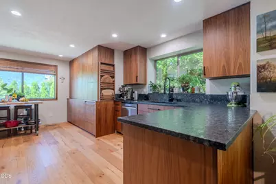 2471 Republic Way, Medford, OR 97504 - Photo 9