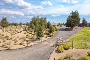 24855 Deer Ln, Bend, OR 97701 - Photo 5