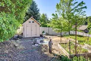 1314 Highcrest Dr, Medford, OR 97504 - Photo 45
