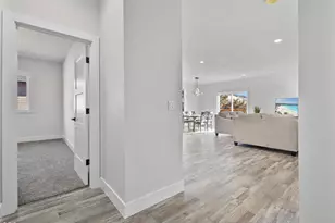 1176 W Ridge Dr, Klamath Falls, OR 97601 - Photo 5