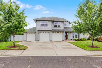 825 Amerman Drive, Phoenix, OR 97535 - Photo 1