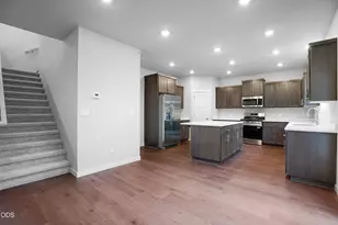63126 NE Henningsen Pl, Bend, OR 97701 - Photo 5