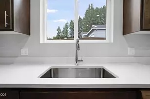 63126 NE Henningsen Pl, Bend, OR 97701 - Photo 9