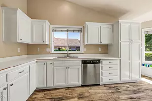 935 Cypress Point Loop, Ashland, OR 97520 - Photo 13