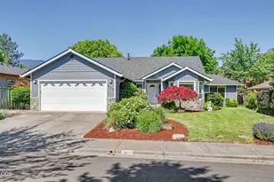 935 Cypress Point Loop, Ashland, OR 97520 - Photo 33