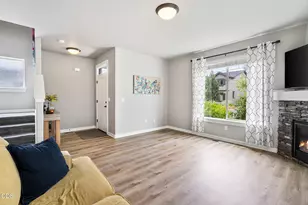 61066 SE Sydney Harbor Dr, Bend, OR 97702 - Photo 5
