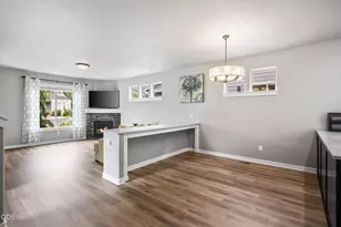 61066 SE Sydney Harbor Dr, Bend, OR 97702 - Photo 11