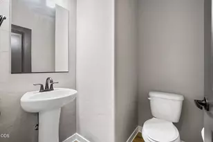 61066 SE Sydney Harbor Dr, Bend, OR 97702 - Photo 23
