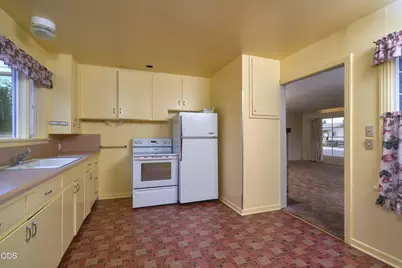 11 S Platt Avenue, Eagle Point, OR 97524 - Photo 15