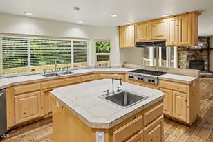 7833 Lower River Rd, Grants Pass, OR 97526 - Photo 9