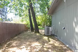 125 NW Wrightwood Cir, Grants Pass, OR 97526 - Photo 33