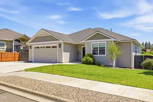 37 Terra Linda Ct, Eagle Point, OR 97524 - Photo 5