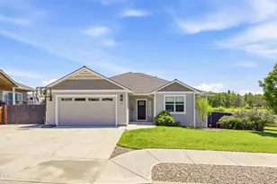 37 Terra Linda Ct, Eagle Point, OR 97524 - Photo 1