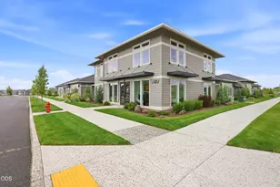 3031 NE Red Jasper Pl, Bend, OR 97701 - Photo 17