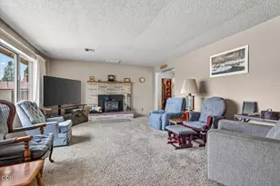1621 Gayety Ln, Medford, OR 97504 - Photo 7