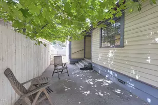 409 NW Dimmick St, Grants Pass, OR 97526 - Photo 31