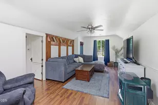 723 NE 12th St, Grants Pass, OR 97526 - Photo 5
