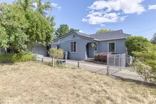 723 NE 12th St, Grants Pass, OR 97526 - Photo 33