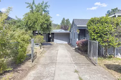 723 NE 12th Street, Grants Pass, OR 97526 - Photo 3