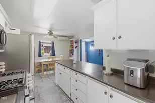723 NE 12th St, Grants Pass, OR 97526 - Photo 15