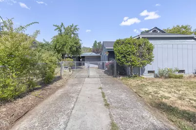 723 NE 12th Street, Grants Pass, OR 97526 - Photo 37