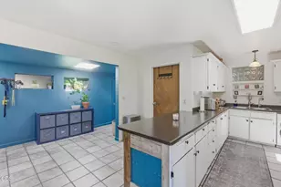 723 NE 12th St, Grants Pass, OR 97526 - Photo 13