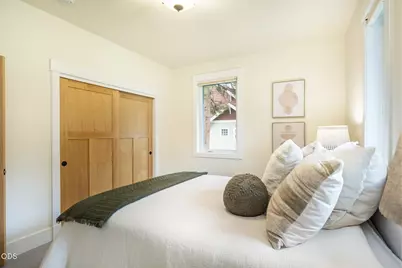 3160 NW Colonial Drive, Bend, OR 97703 - Photo 7