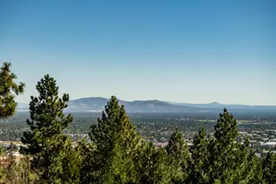 3160 N W Colonial Dr, Bend, OR 97703 - Photo 41