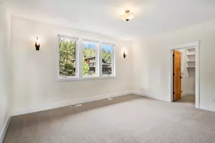 3160 N W Colonial Dr, Bend, OR 97703 - Photo 35