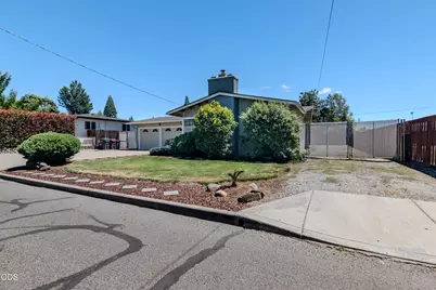 212 Windsor Way, Central Point, OR 97502 - Photo 3
