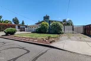 212 Windsor Way, Central Point, OR 97502 - Photo 3