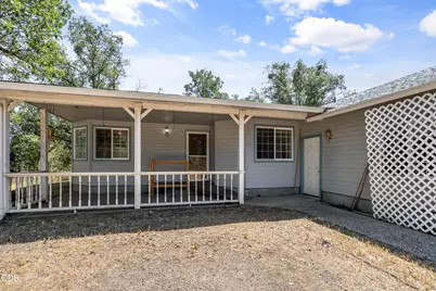 8320 Blackwell Road, Central Point, OR 97502 - Photo 3