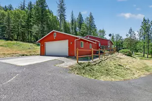2850 E Evans Creek Rd, Rogue River, OR 97537 - Photo 3