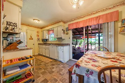 2705 Randall Avenue, Medford, OR 97502 - Photo 5
