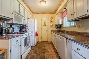 2705 Randall Ave, Central Point, OR 97502 - Photo 5