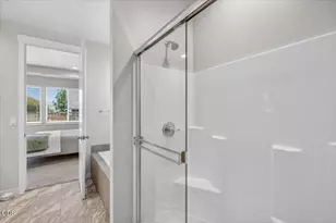 106 Valemont Dr, Eagle Point, OR 97524 - Photo 15