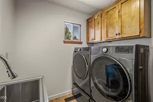 21770 Eastmont Dr, Bend, OR 97701 - Photo 17