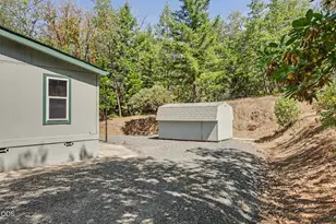 5121 Cloverlawn Dr, Grants Pass, OR 97527 - Photo 33