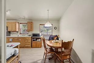 5121 Cloverlawn Dr, Grants Pass, OR 97527 - Photo 11
