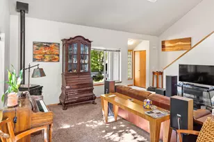 922 NW Ogden Ave, Bend, OR 97703 - Photo 9