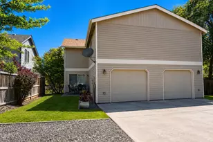 922 NW Ogden Ave, Bend, OR 97703 - Photo 3