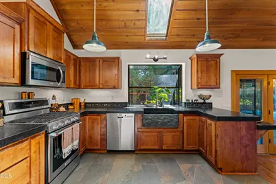 104 NW Dawnhill Court, Grants Pass, OR 97526 - Photo 9
